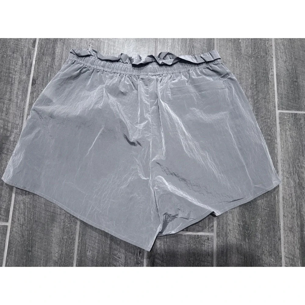 Varley TULAIR HIGH RISE SHORT 3
SHIMMER SHELL Size Large Nylon Drawstring‎ - Picture 4 of 6